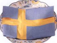 Складывание полотняной салфетки форма "Швеция". Фото