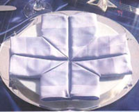 Складывание полотняной салфетки. Форма "Южный крест" - готовый вид